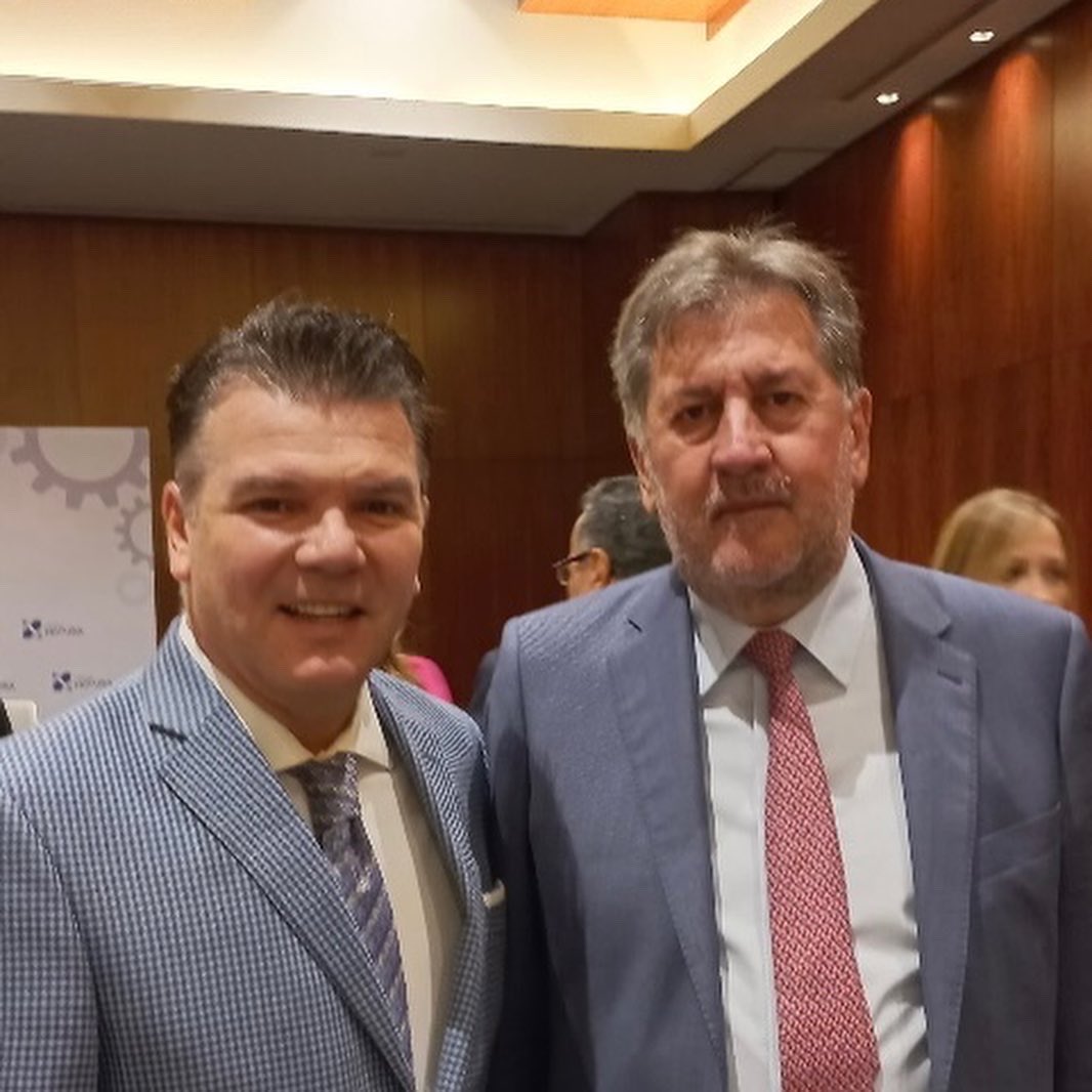 Participé en el panel “Turismo La Industria de la Felicidad”.
Donde platicamos con los empresarios turísticos del crecimiento constante del mercado de 🇲🇽 para 🇪🇸. Acordamos potencializar la digitalización del sector tras la pandemia. 

#méxicoestademoda #españa #turismo #sinaloa