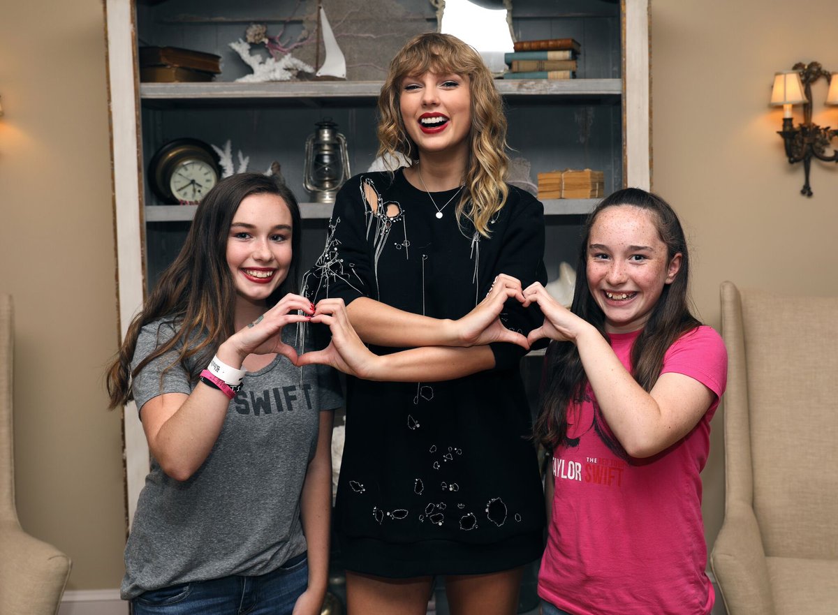 mairead_1313's tweet photo. 5 years ago today you & i met for the first time @taylorswift13. forever in awe that you wanted to meet me. thank you for making my dream since i was 8 years old come true. love you forever, taylor 🤍 @taylornation13 #reputationsecretsessions https://t.co/OayA4eOZeh
