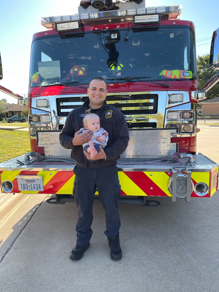 monica_pilcher's tweet photo. Thank you so much to @PlanoFireRescue for visiting ECCC II today! The children appreciated a tour of the firetruck and a lesson on how to Stop, Drop, and Roll. We are so thankful for our community helpers and all you do to keep us safe! #PISDECCC #PlanoProud https://t.co/mvVQrrTEZJ