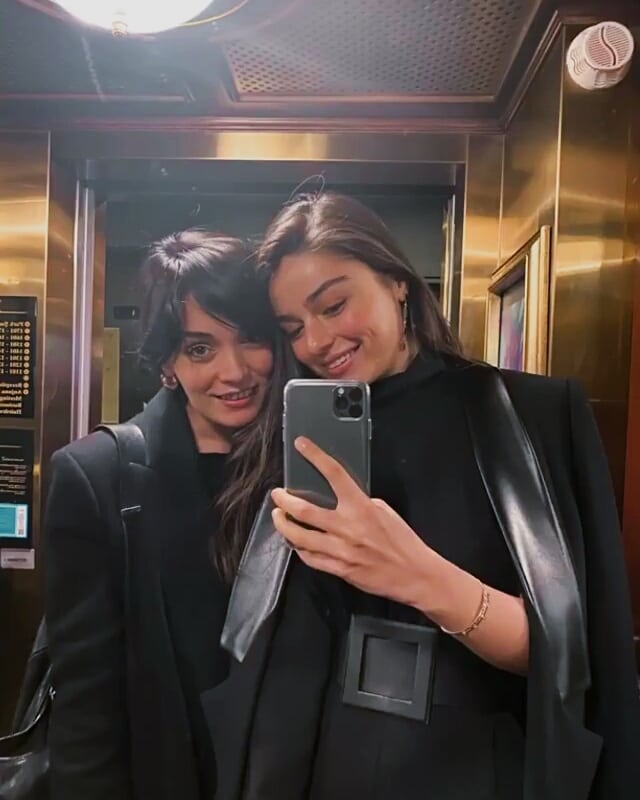 تعيشو وتقهروا ❤❤❤😘😘😘😘 

#AyçaAyşinTuran