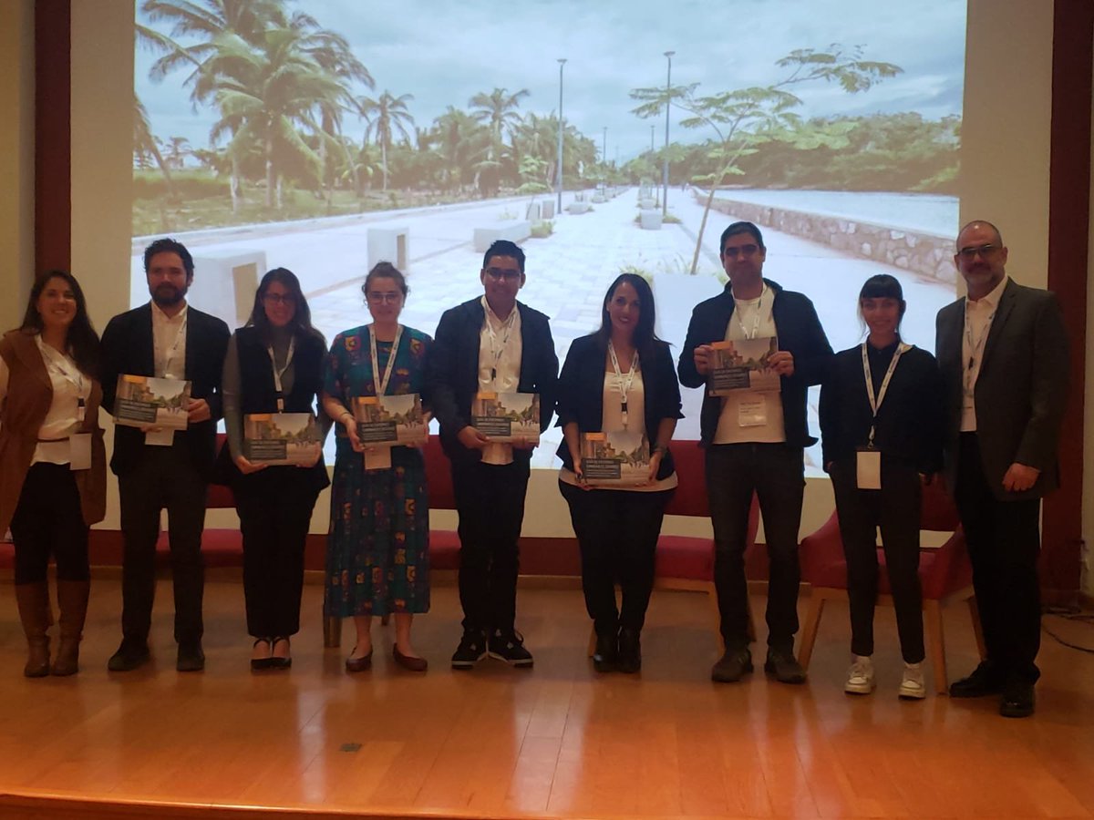 WRI_Ciudades's tweet photo. Presentamos la Guía de Entornos Caminables Seguros en la 7ma Reunión del Safer Streets Network del @ITF_Forum, espacio donde se abordaron recomendaciones y lineamientos que ofrece la guía para diseño y rediseño de entornos seguros, caminables y accesibles 
https://t.co/GDdRbFr1RH https://t.co/7VWP3TpVX6
