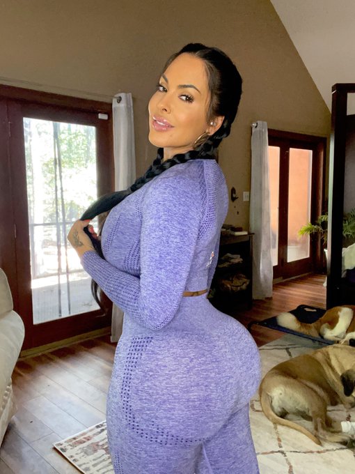 Going to the gym, are you coming? I want tacos after though 😋  https://t.co/0upE6FAkuV https://t.co/