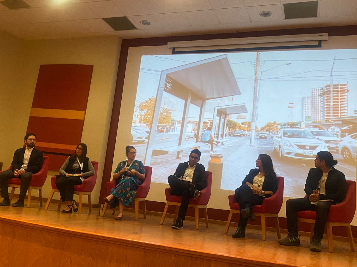 Presentamos la Guía de Entornos Caminables Seguros en la 7ma Reunión del Safer Streets Network del <a href="/ITF_Forum/">International #Transport Forum 🌎</a>, espacio donde se abordaron recomendaciones y lineamientos que ofrece la guía para diseño y rediseño de entornos seguros, caminables y accesibles 
bit.ly/3yQ2Izc