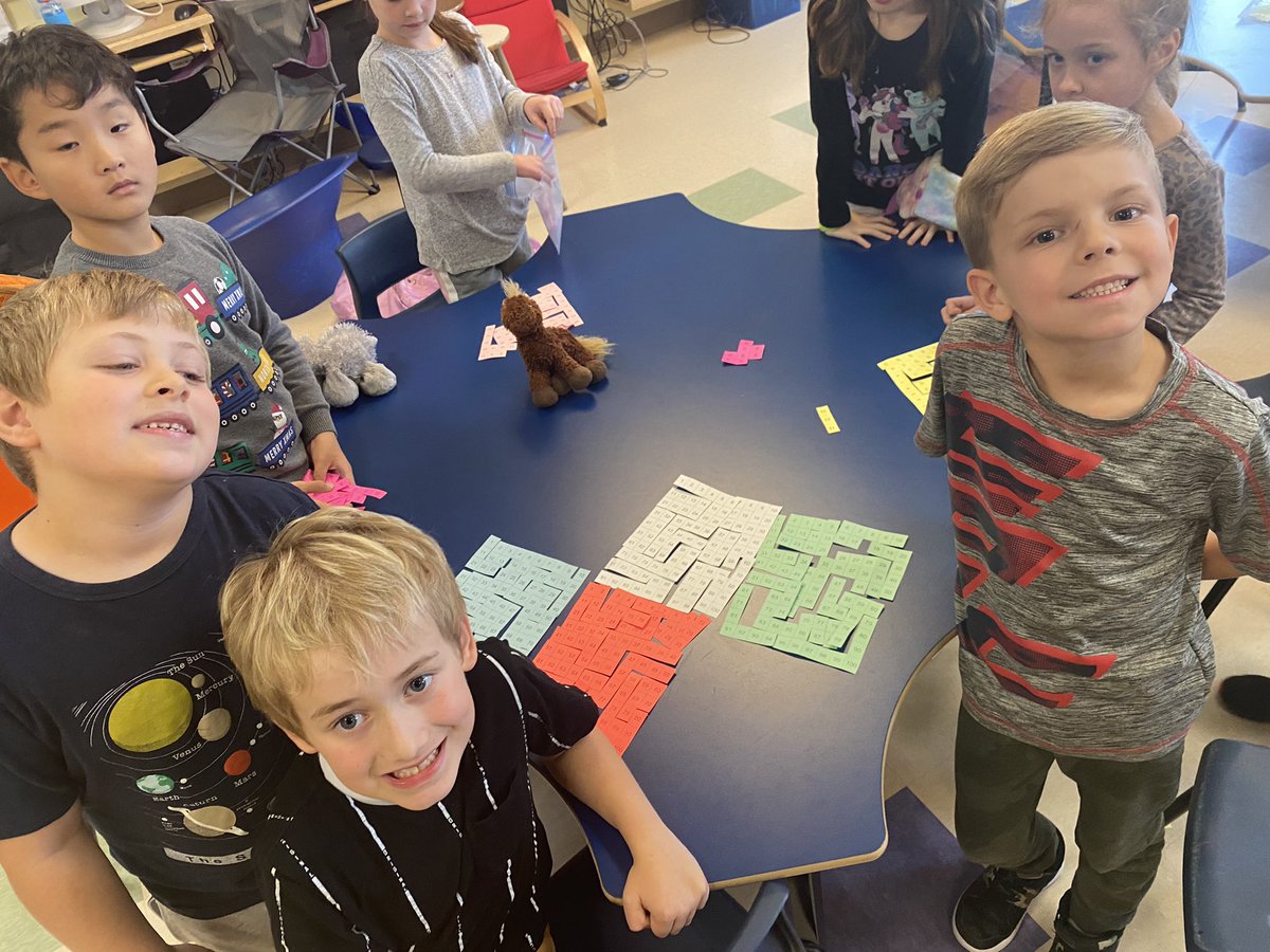 MmeBarry2FI's tweet photo. A couple “Mme take our picture!” @HTE_K4 https://t.co/AipYXa4eyw
