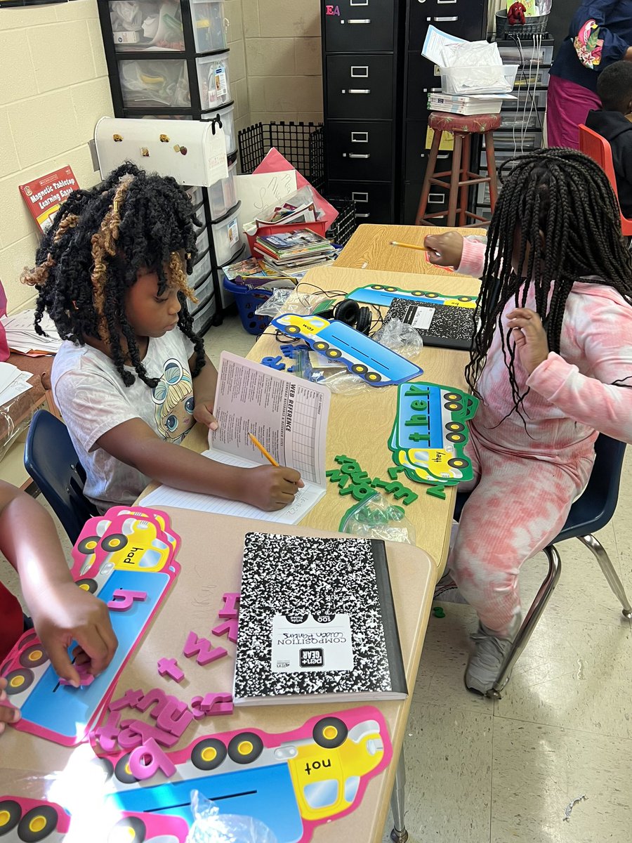 CurtrinaJones's tweet photo. Co teaching, reflecting, debriefing, and collaborating on next steps are essential to effective coaching. It’s a teacher-coach partnership and that’s when the magic happens 🤩 @ARICoachJanessa @BhamCitySchools @AlabamaAchieves @Alabama_Reading https://t.co/HnlpXVYsT5