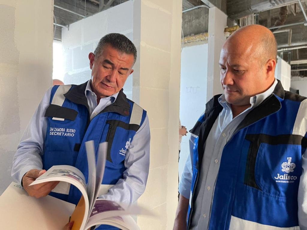 En este marco, @DavidZamoraB, Secretario de #SIOP, hizo entrega de la Guía a <a href="/EnriqueAlfaroR/">Enrique Alfaro</a>, Gobernador del Estado de #Jalisco, como un importante paso para la difusión de la Guía a los 125 municipios de la entidad mexicana

<a href="/GuadalajaraGob/">Gobierno de Guadalajara</a>