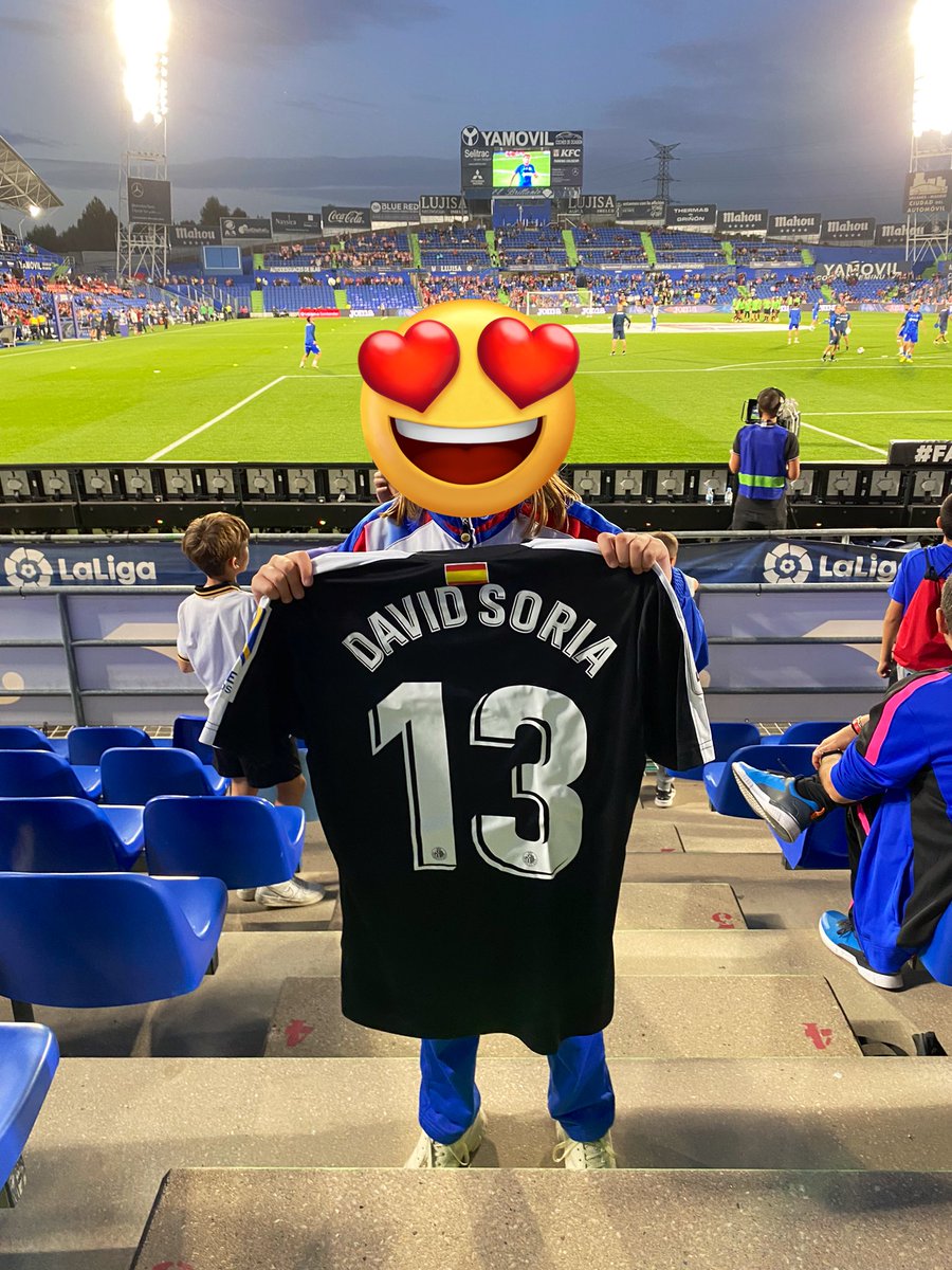 Muchas gracias <a href="/DavidSoria18/">David Soria Solís</a> por regalarle una camiseta a mi hija, le ha hecho mucha ilusión, y me dice que de los nervios se le olvidó darte las gracias.
Estos detalles te hacen ser una gran persona.