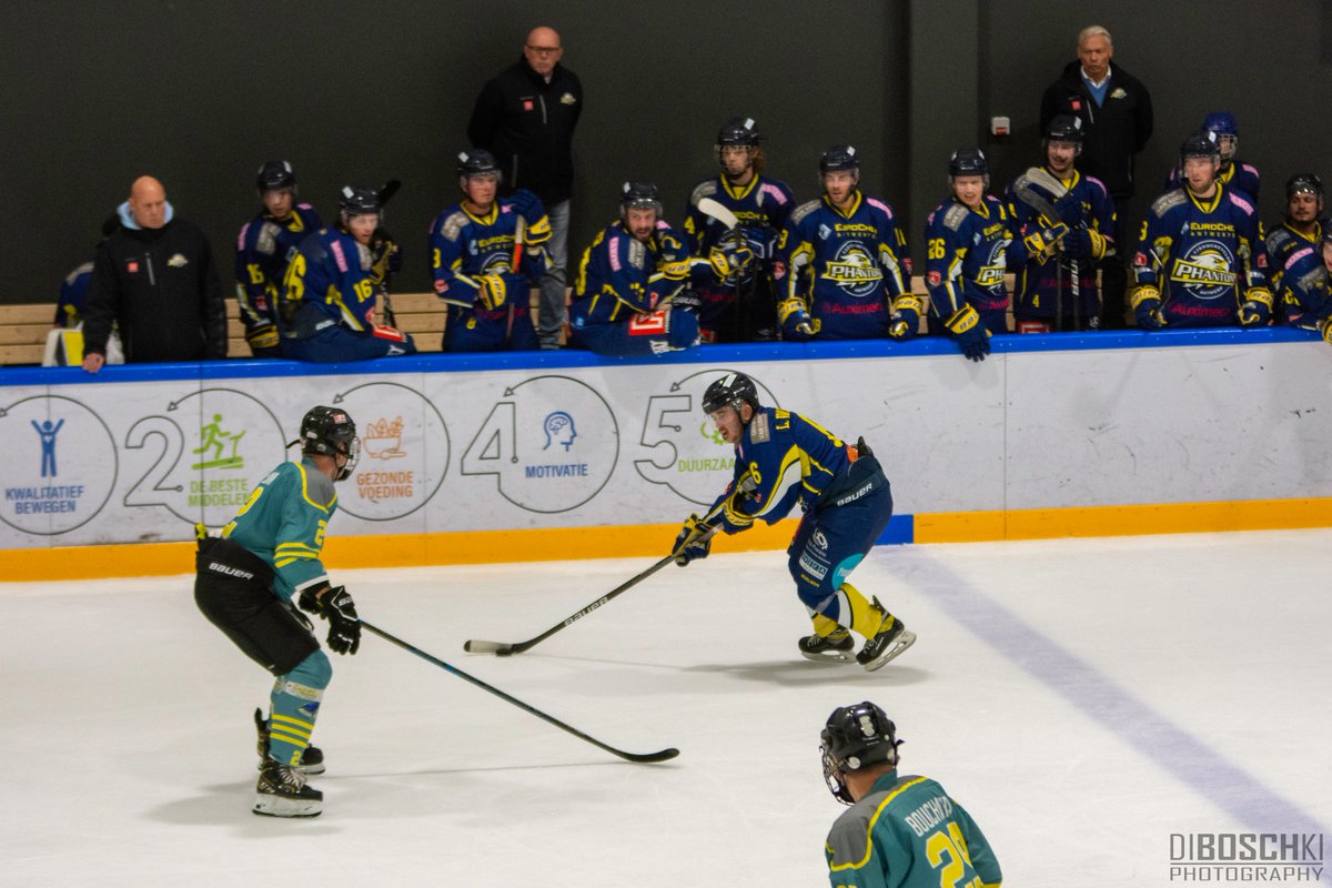 #ANTWERPPHANTOMS (@antwerpphantoms) on Twitter photo Afgelopen weekend was een topweekend voor Antwerp Phantoms. Alle teams in competitie boekten winst! Lees er meer over op onze website via onderstaande link.
<a href="/Sportoase/">Sportoase</a> <a href="/BrydenbachElke/">Elke Brydenbach</a> <a href="/gvasport/">GVA Sport</a> <a href="/hlnsport/">HLN Sport</a> <a href="/nieuwsbladsport/">Nieuwsblad Sport</a>
phantoms.be/div-1/topweeke… Afgelopen weekend was een topweekend voor Antwerp Phantoms. Alle teams in competitie boekten winst! Lees er meer over op onze website via onderstaande link.
<a href="/Sportoase/">Sportoase</a> <a href="/BrydenbachElke/">Elke Brydenbach</a> <a href="/gvasport/">GVA Sport</a> <a href="/hlnsport/">HLN Sport</a> <a href="/nieuwsbladsport/">Nieuwsblad Sport</a>
phantoms.be/div-1/topweeke…