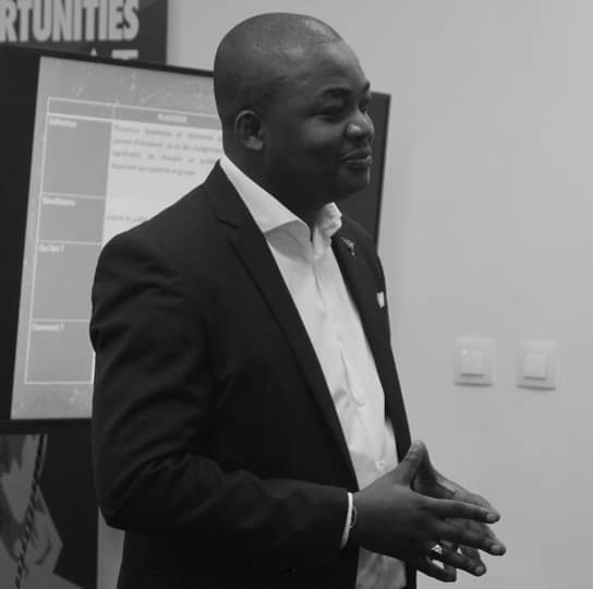 Je suis de retour sur #twitter. 
Un grand plaisir de vous retrouver après 2 ans. 
Let's Talk, Let's propose. 
#RDC #CIV225