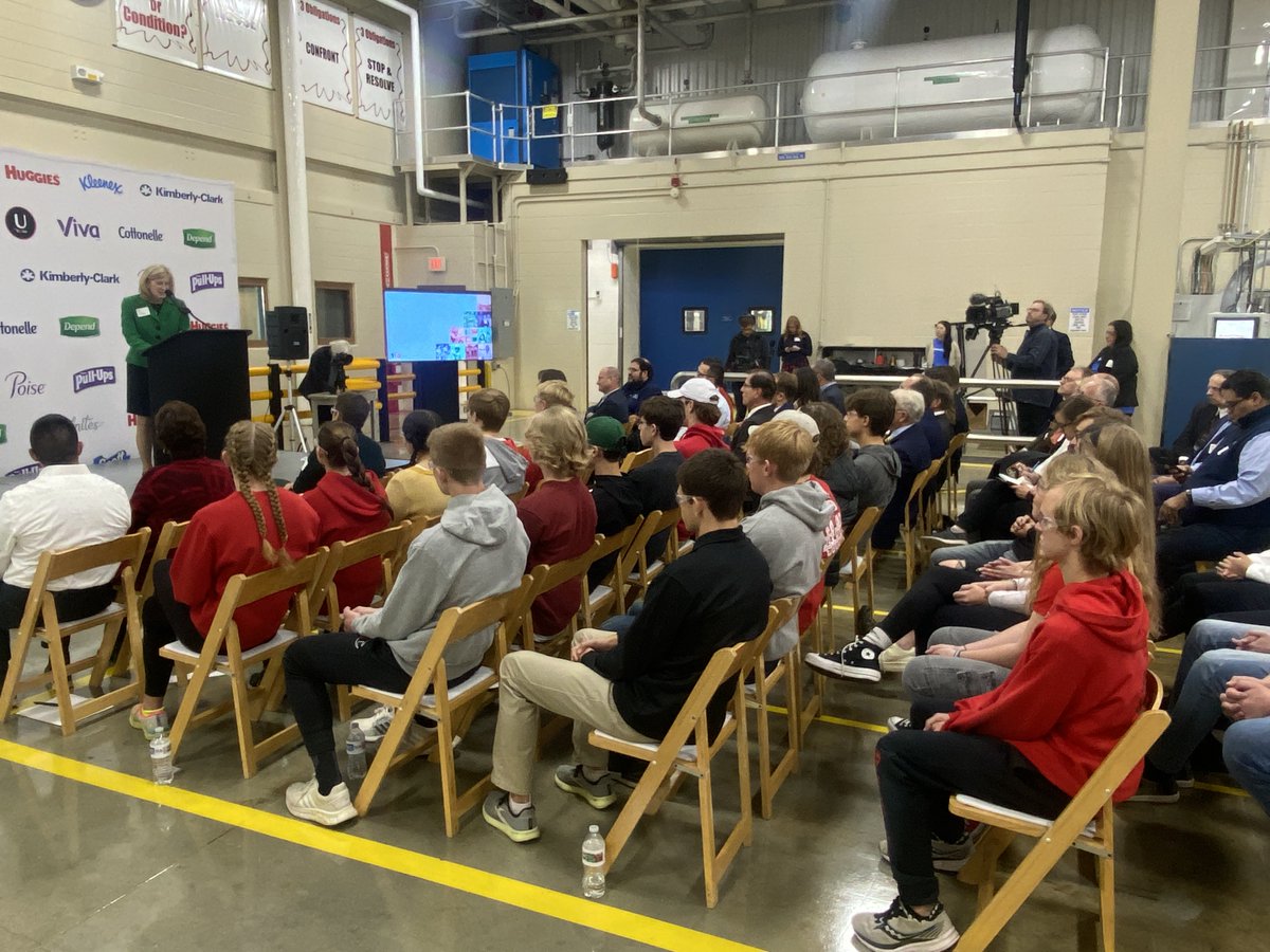 NeenahSchools's tweet photo. In celebration of its founding 150 years ago in Neenah, @KCCorp has made a $150,000 donation to the Neenah Joint School District to help advance the District’s STEM programming:
https://t.co/rEfT2BNu81 https://t.co/4x1HokueM8