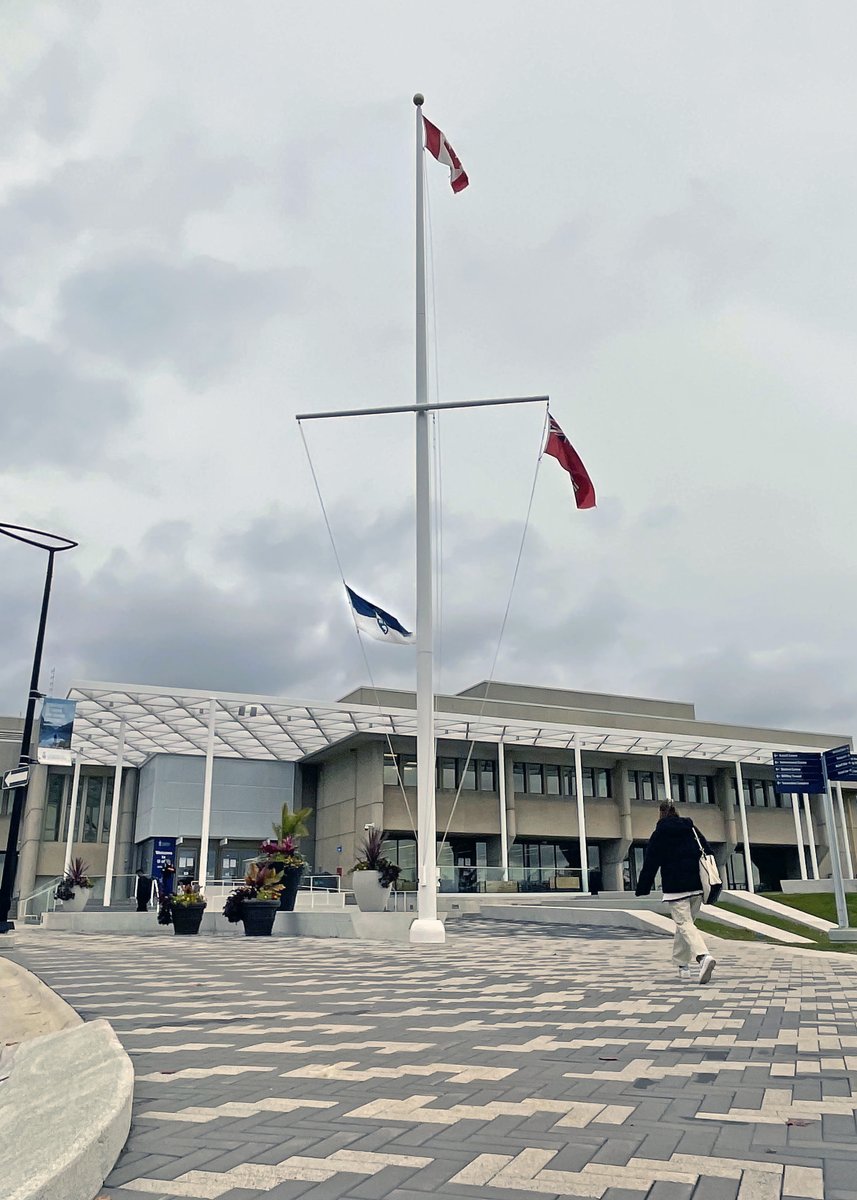 Today, the #UofT flag is at half-mast as the UTM community mourns the loss of professor Barbara Murck. She joined #UTM in 1995. 

Learn more: bit.ly/3SaU3hE