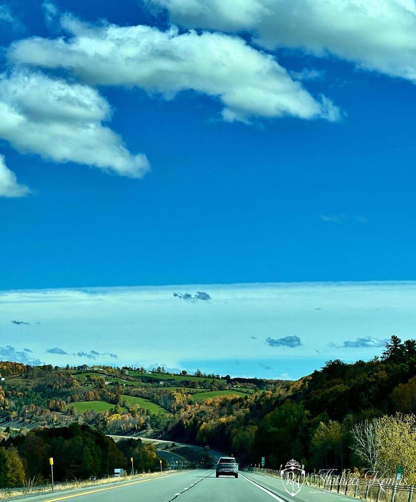 AletheaKontis's tweet photo. Beautiful day for a drive! 🍁🍂
.

#upstateNY #catskills #writingretreat #writinglife #leatherstocking #autumnvibes #autumnaesthetic #fallfashion #leafpeepers #weather #nature #naturephotography #landscapephotography #mothernature #earth  #natgeoyoursh… https://t.co/tPEVCpbFrN https://t.co/DYfP67AdOS