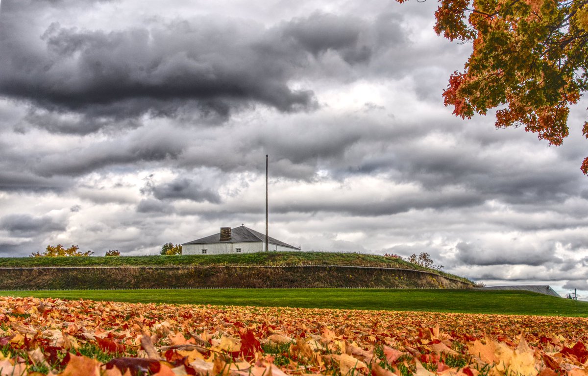 lenzcrafty's tweet photo. Cloudy but colourful #prescottontario #forttown #fortwellington https://t.co/bjacs5pbKx