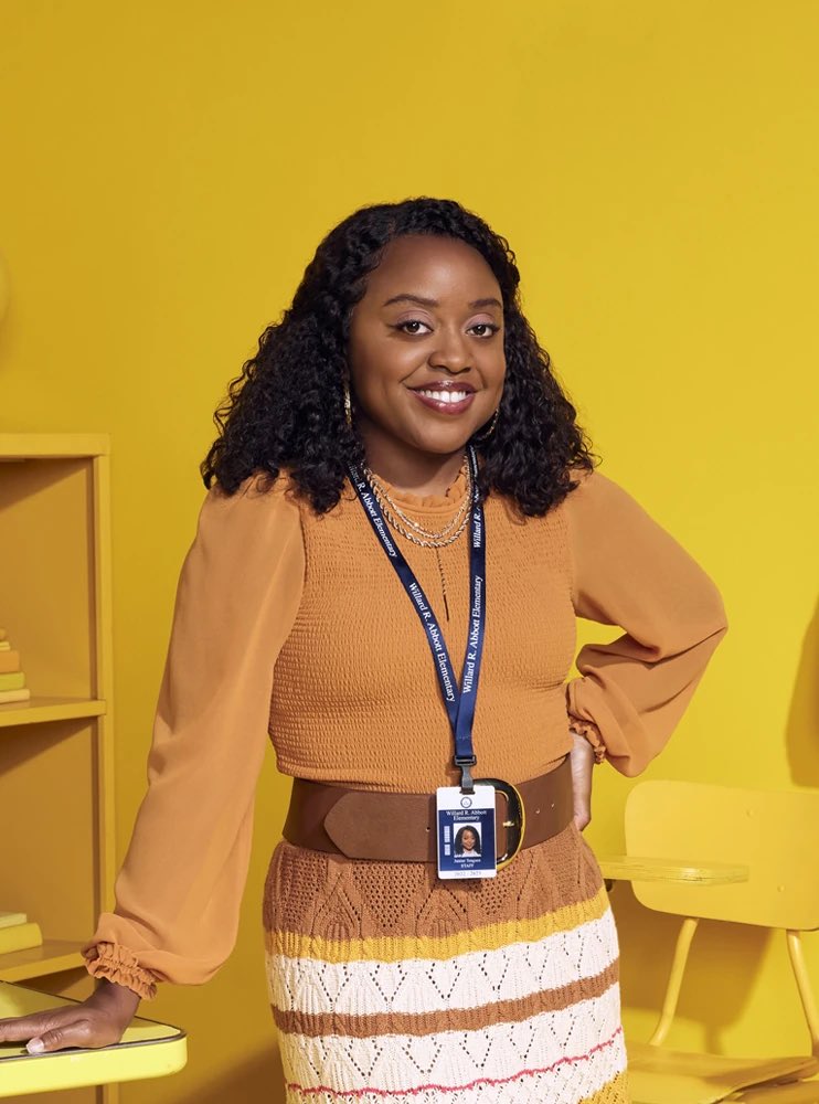 abbottelemstan's tweet image. what i think each staff member from Abbott Elementary would gift you as your Secret Santa for Christmas - a speculative thread; 🎁 

janine teagues - a snow globe with a tiny model of your hometown so you don’t feel homesick over the holidays! ❄️