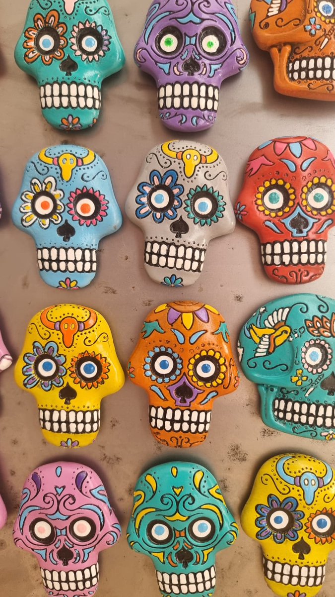 AnnaDelAire's tweet photo. Excelente regalo para día de muertos, souvenir, etc.
Imán de calavera pintado a mano, totalmente artesanal.
$60 c/u  o 3 por $160
Pedidos de más de 5 a $50c/u
Pedidos de más de 10 a $45 c/u
5x4cm
Se entregan gratis en la colonia del valle. Informes con @RockerPiL https://t.co/uLpKdgU5KA