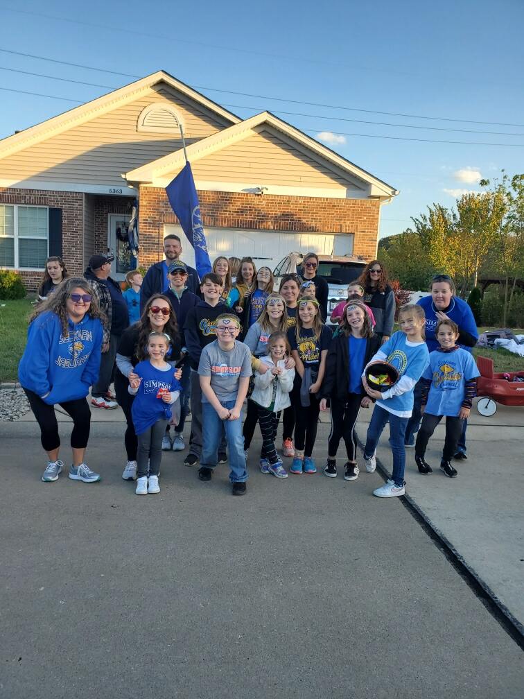 RetrieverPride's tweet photo. Character Council, parents, and sponsors having fun at the SHS Homecoming parade! https://t.co/3HBCY0MeDE
