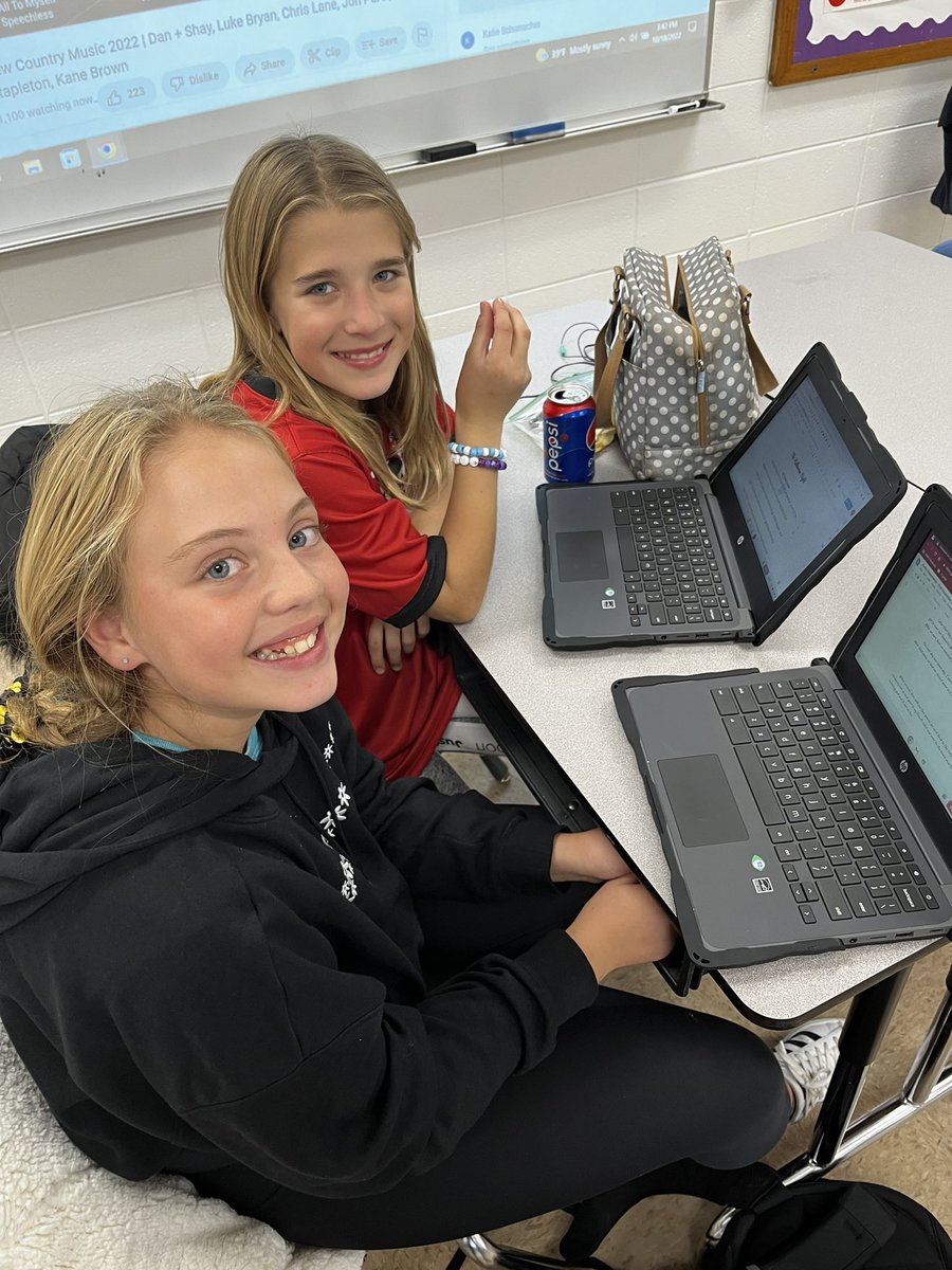 Teach_MrsLee's tweet photo. Journalism Club hard at work finalizing our Quarter 1 Gazette 💻📝 #gkcogs #journalismclub https://t.co/nyEvozb9JV