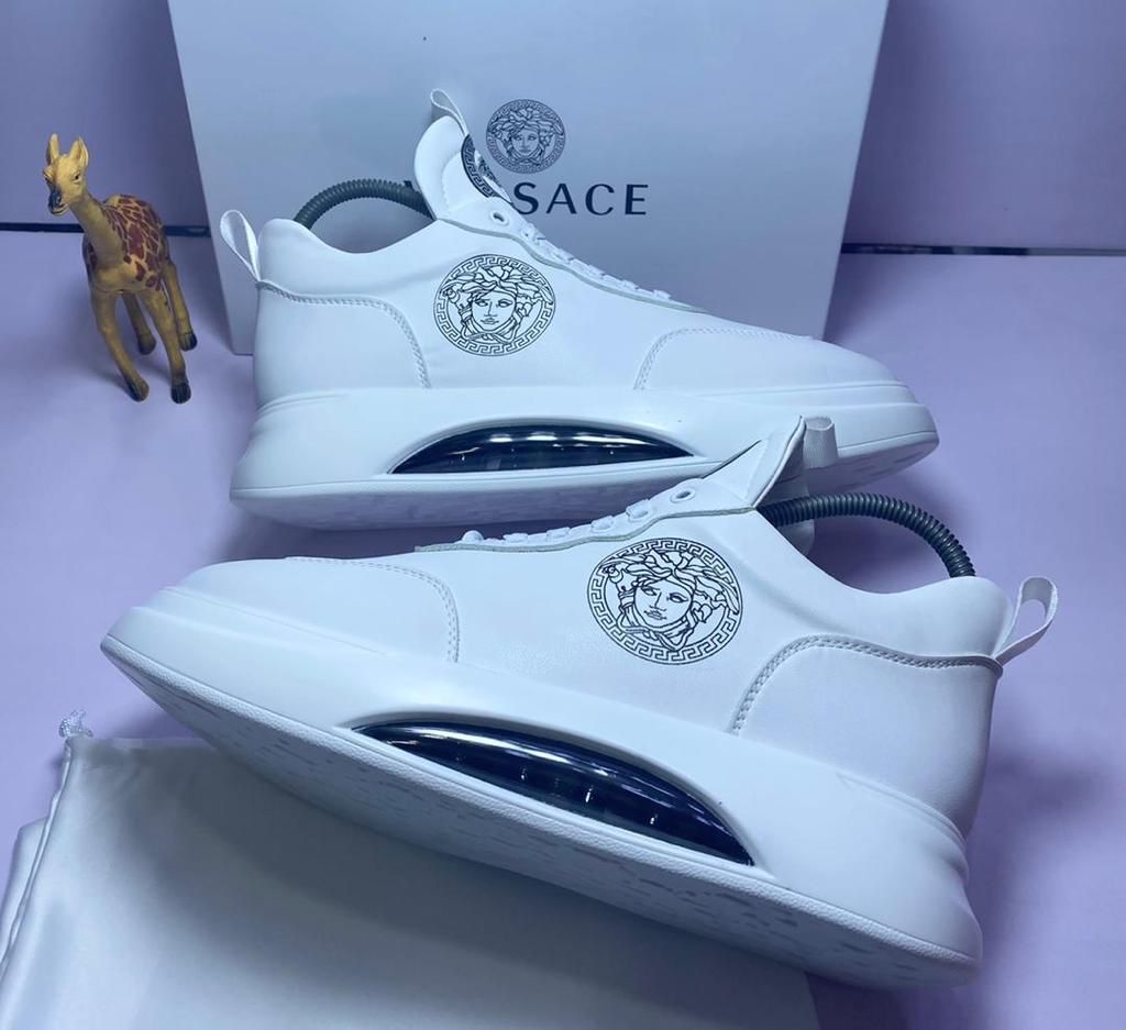 Lavida_Shoes's tweet photo. Gucci × Versace SNKs

Size: 41-46

Price: 24,000

Nationwide delivery available🚚

DM WhatsApp https://t.co/w1YWi7M9Kd https://t.co/VXxRez7uPc
