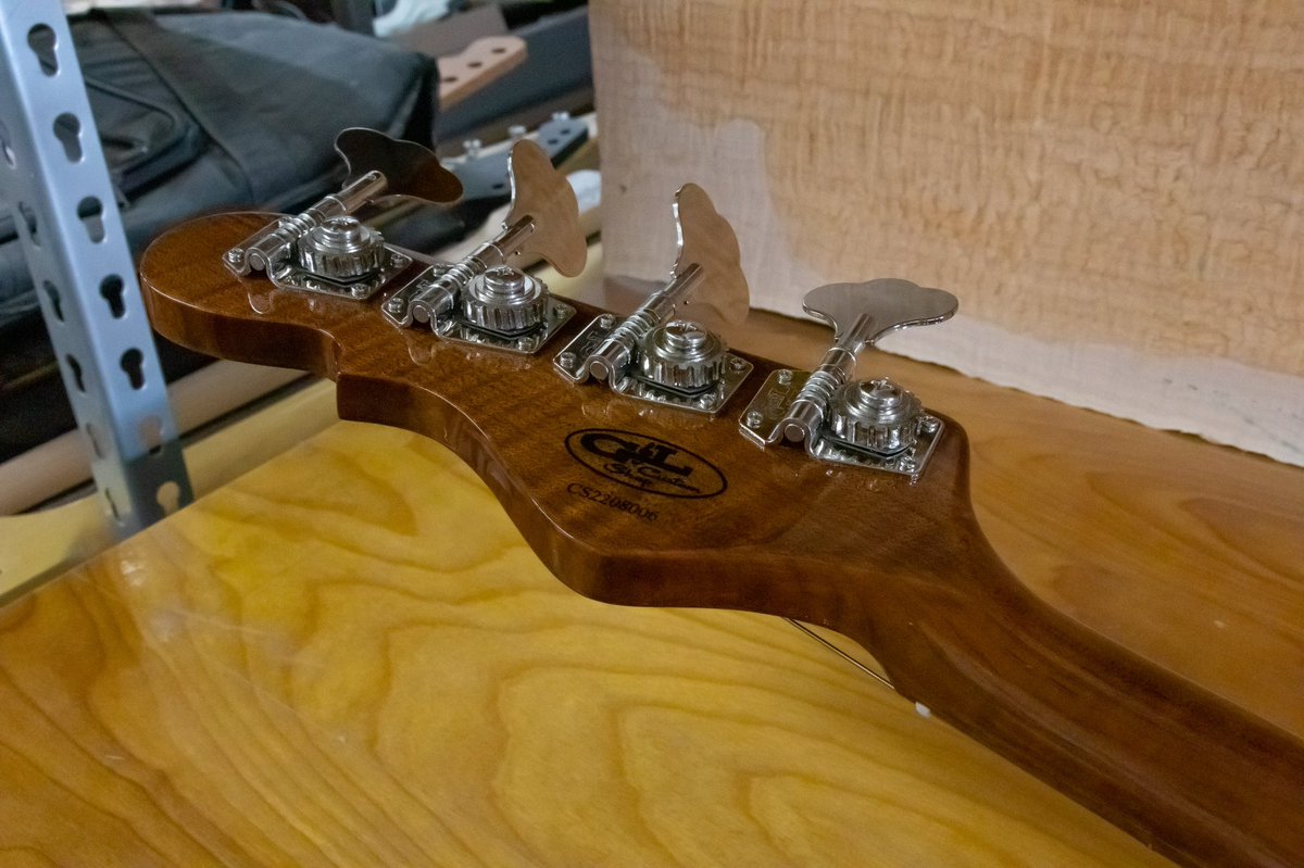 GandLGuitars's tweet photo. Here’s a Custom Shop SB•2 in Whiskey over Swamp Ash, Gloss finished•Quarter Sawn 3A flame maple neck and fretboard, Vol/Vol/Tone controls and a 3 ply black pickguard.
#glguitars #leofender #glguitarscustomshop #SB2 #mfdpickups #whiskey #swampash #bass #MadeinFullerton https://t.co/2ZwM1gAv9p