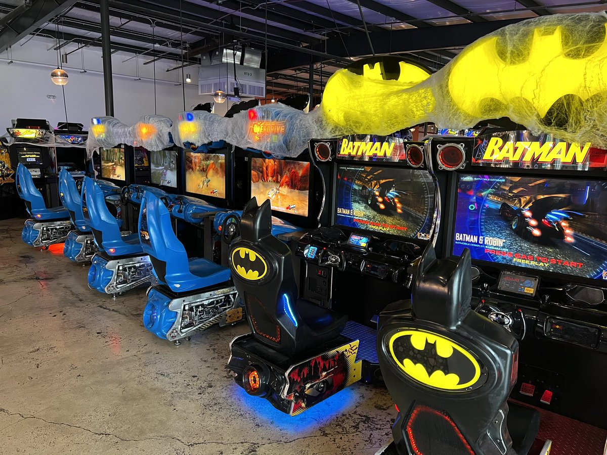 RetroMod64's tweet photo. Opening hours session with no lines in sight. #batman #h2overdrive #hydrothunder #arcade @rawthrills @cidercade https://t.co/2BK9m5LnJ0