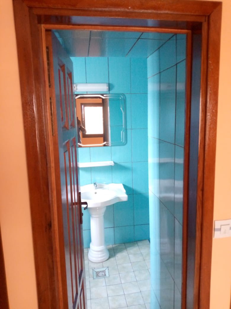 One_Immobilier's tweet photo. APPARTEMENT À LOUER A MAKEPE EN BORDURE DU GOUDRON
2 CHAMBRES AVEC PLACARD
3 DOUCHES
1 CUISINE BIEN ÉQUIPÉ AVEC PLAQUE À GAZ INCORPORÉ
1 GRAND SALON
DANS L'IMMEUBLE ,AVEC PARKING SÉCURISÉ
PRIX : 300 000 FCFA
#oneimmobiliergroup #influenceurimmobilier #douala #makepe https://t.co/ux6LaJQMXw