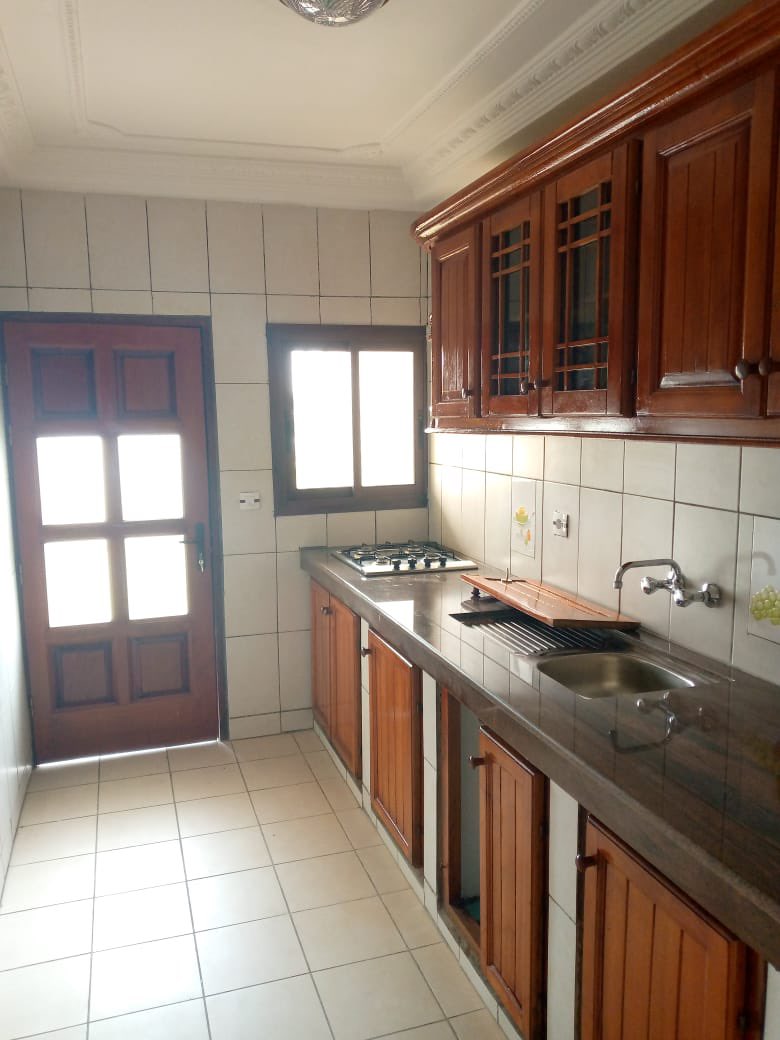One_Immobilier's tweet photo. APPARTEMENT À LOUER A MAKEPE EN BORDURE DU GOUDRON
2 CHAMBRES AVEC PLACARD
3 DOUCHES
1 CUISINE BIEN ÉQUIPÉ AVEC PLAQUE À GAZ INCORPORÉ
1 GRAND SALON
DANS L'IMMEUBLE ,AVEC PARKING SÉCURISÉ
PRIX : 300 000 FCFA
#oneimmobiliergroup #influenceurimmobilier #douala #makepe https://t.co/ux6LaJQMXw