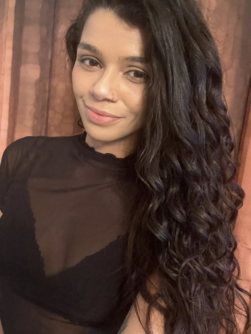 Good hair day 👸🏻💁🏻&zwj;♀️👸🏻💁🏻&zwj;♀️ https://t.co/PfswMIq4H3