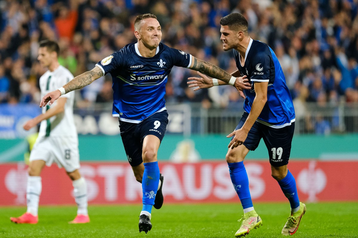 sv98's tweet photo. 💪Wahnsinnstruppe 💪

#sv98 | #SVDBMG | #DFBPokal https://t.co/CxtfO4ff0S