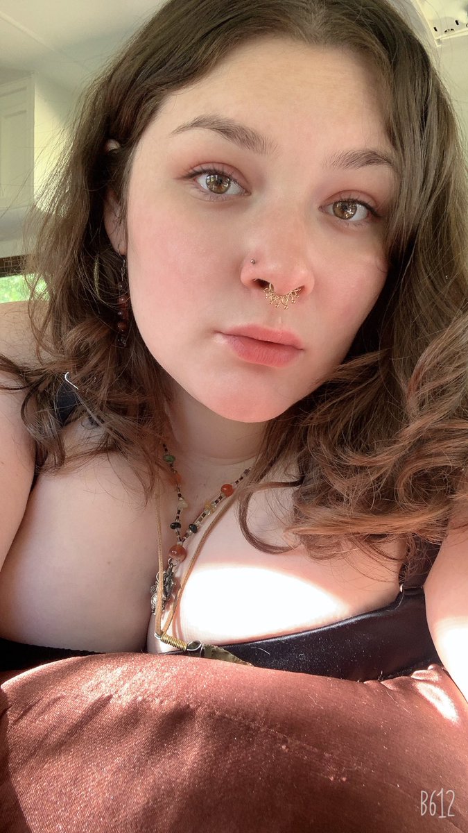 VenusVoluptuous's tweet photo. all natural me ❤️ it’s such a beautiful day today ☀️ https://t.co/RJhMEj7kn9