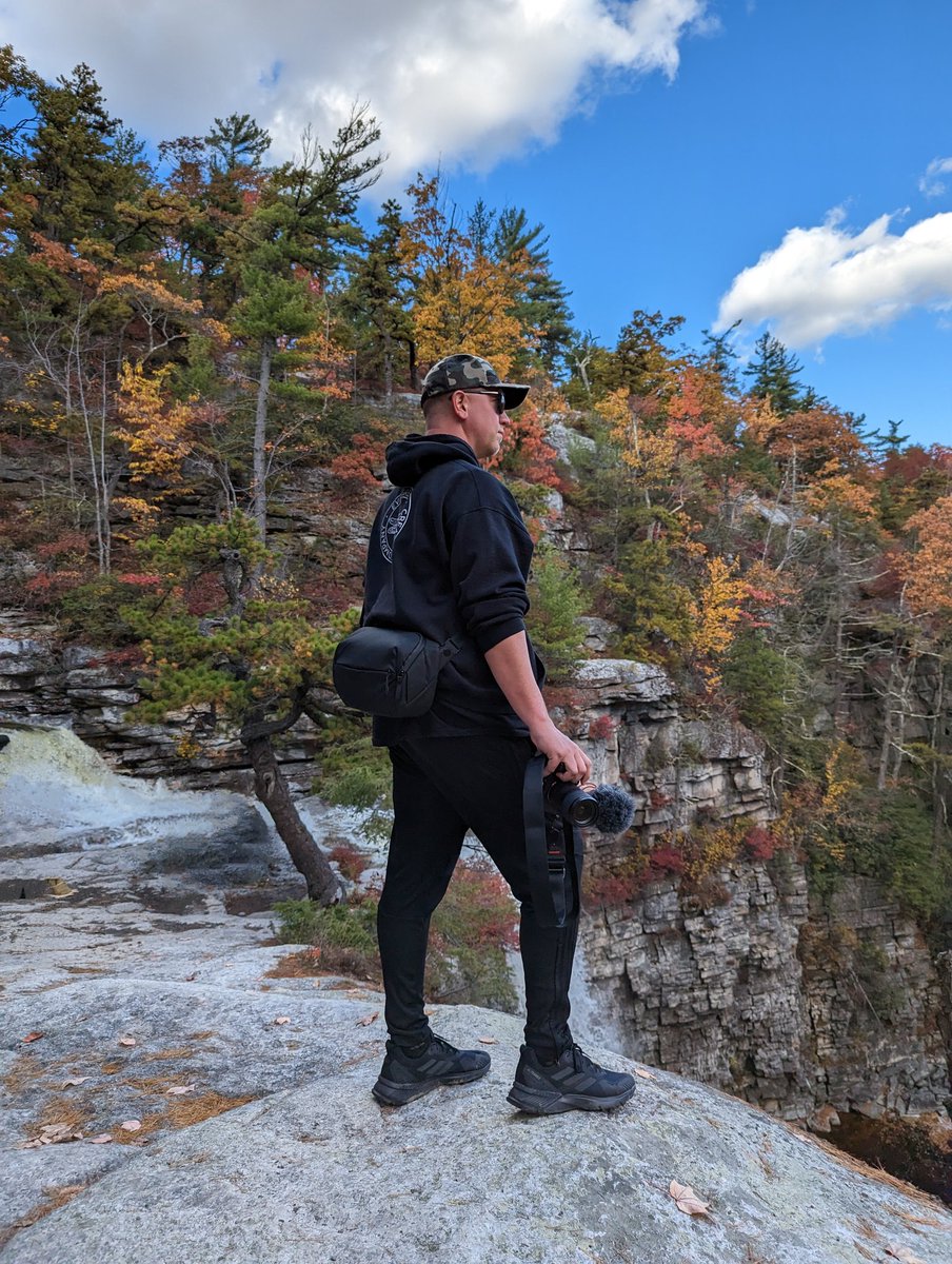 JoshuaBane's tweet photo. Such a pretty hike today with my #teampixel crew!

The fall colors look so good! 
📸 #Pixel7Pro (no edits) SOC. 

#ad #TeamPixelSummit #GiftFromGoogle @googlepixel_us https://t.co/UUt53WHXH6