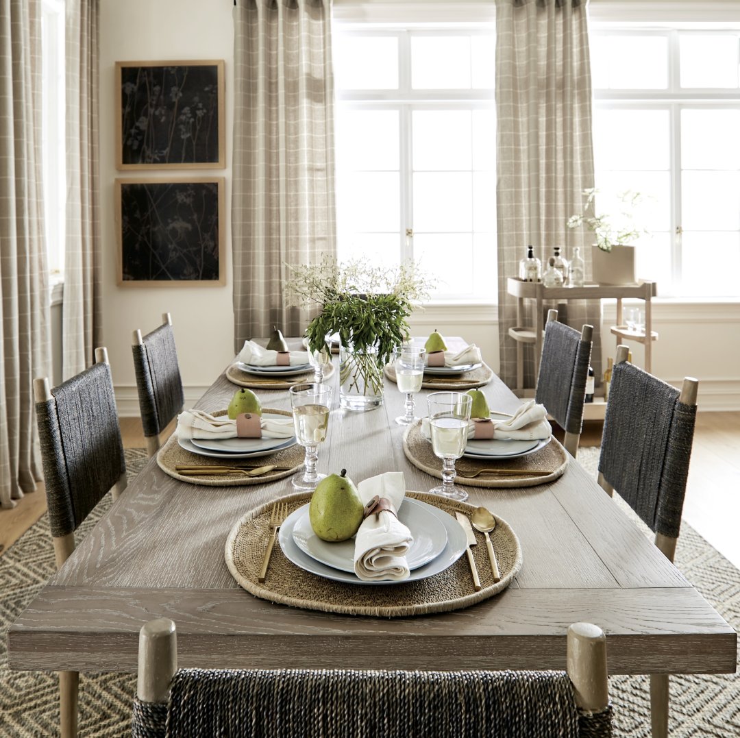 ballarddesigns's tweet photo. Fall is for hosting 🍂 Read our blog for our favorite table setting inspo https://t.co/pbW4nBInme
#BallardDesigns #FallTableDecor #FallDecor #Tablescape #FallTablescape #TableTop https://t.co/vCMu4b6pwQ