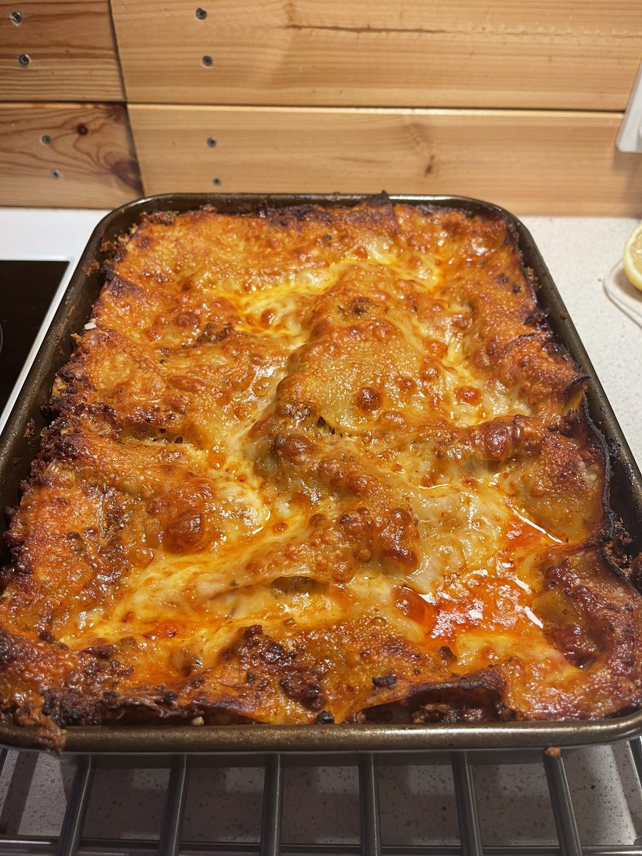andrewright10's tweet photo. @Nigella_Lawson thank you again for this wonderful recipe 😊 Please, do zoom in 🤤 #lasagneoflove https://t.co/xxEL17luV6
