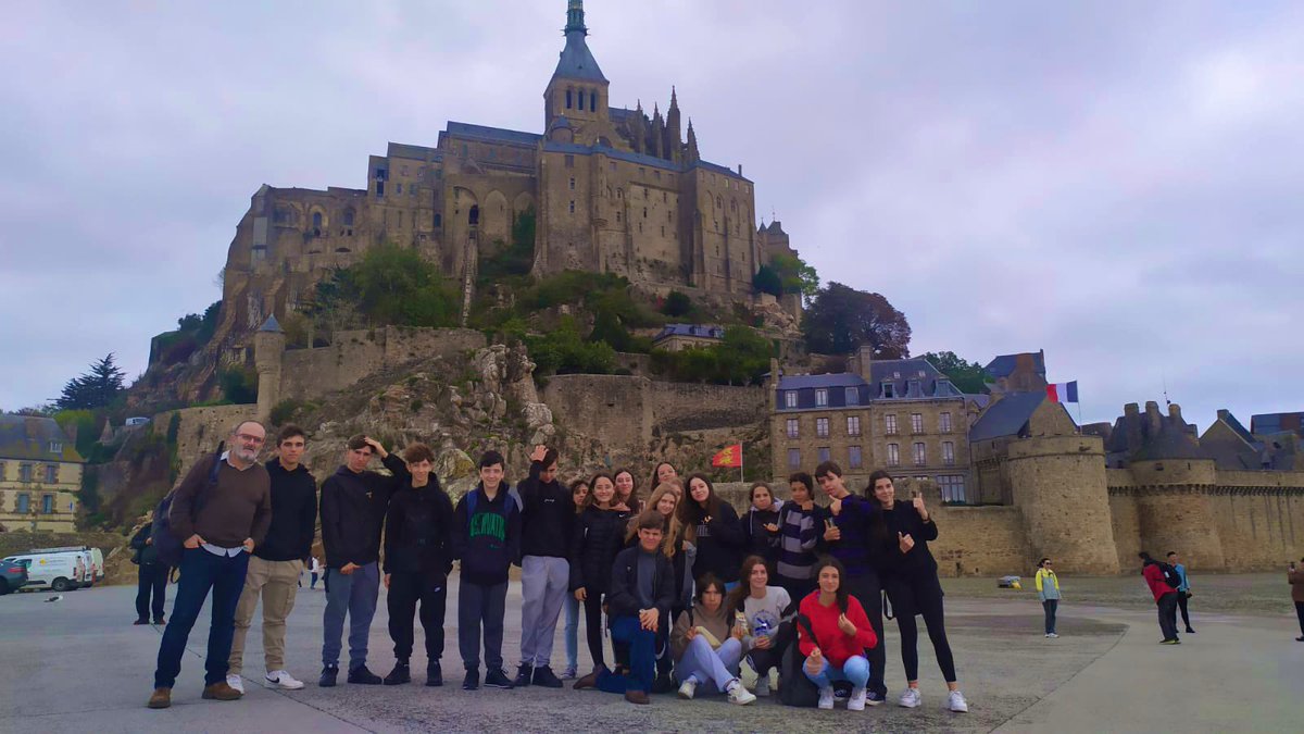 InstitutGoya's tweet photo. Viatge Erasmus a Nantes, 3ESO. Avui han fet una excursió al Mont Saint Michel. Molt ben avinguts amb els companys del @notredamesaintpaul que els acullen aquesta setmana  🇪🇺#erasmusplusproject  #erasmusplus  #epluscatedu #montsaintmichel #incredibleviews @sepiegob @consorciedubcn https://t.co/Anbz3vynir