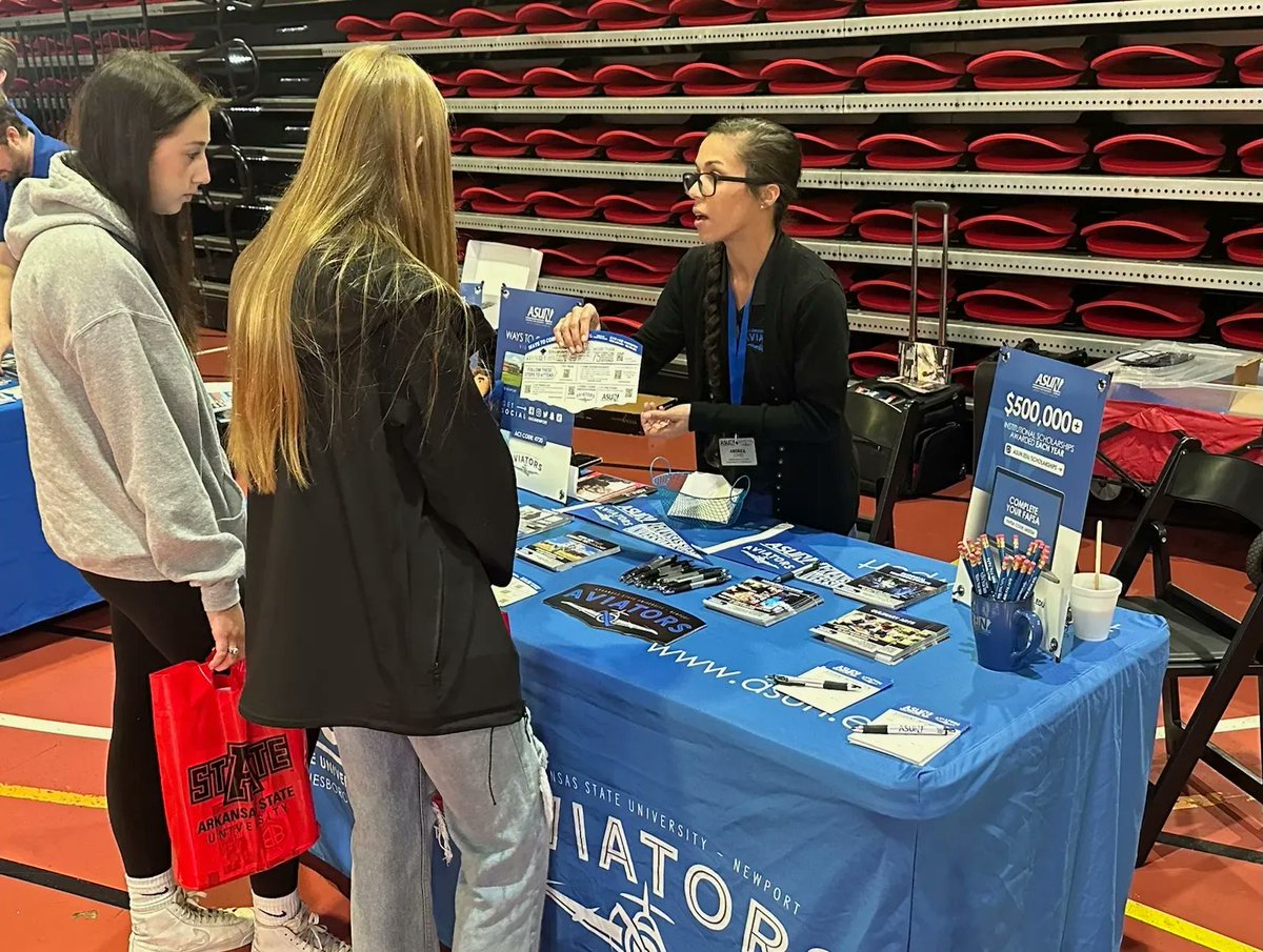 ASUNewport's tweet photo. ASUN's recruiters are on the road! This week they stopped by the A-State college fair to visit with students that are ready to soar at ASU-Newport!
#ItsTimeToSoar #ASUNewport #ASUNAviators https://t.co/iuDJkYbIJB