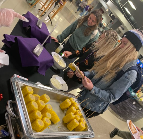 foodatue's tweet photo. DIY - Street Corn was a success! ๐
#ChartwellsHE #GoAces #StreetCorn https://t.co/BMseoIe0KT