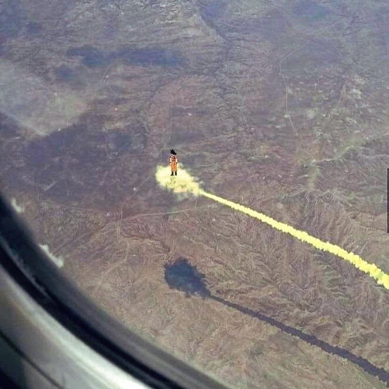 xDAZE_'s tweet photo. Spotted Goku on my flight https://t.co/M7HrfD7IaD