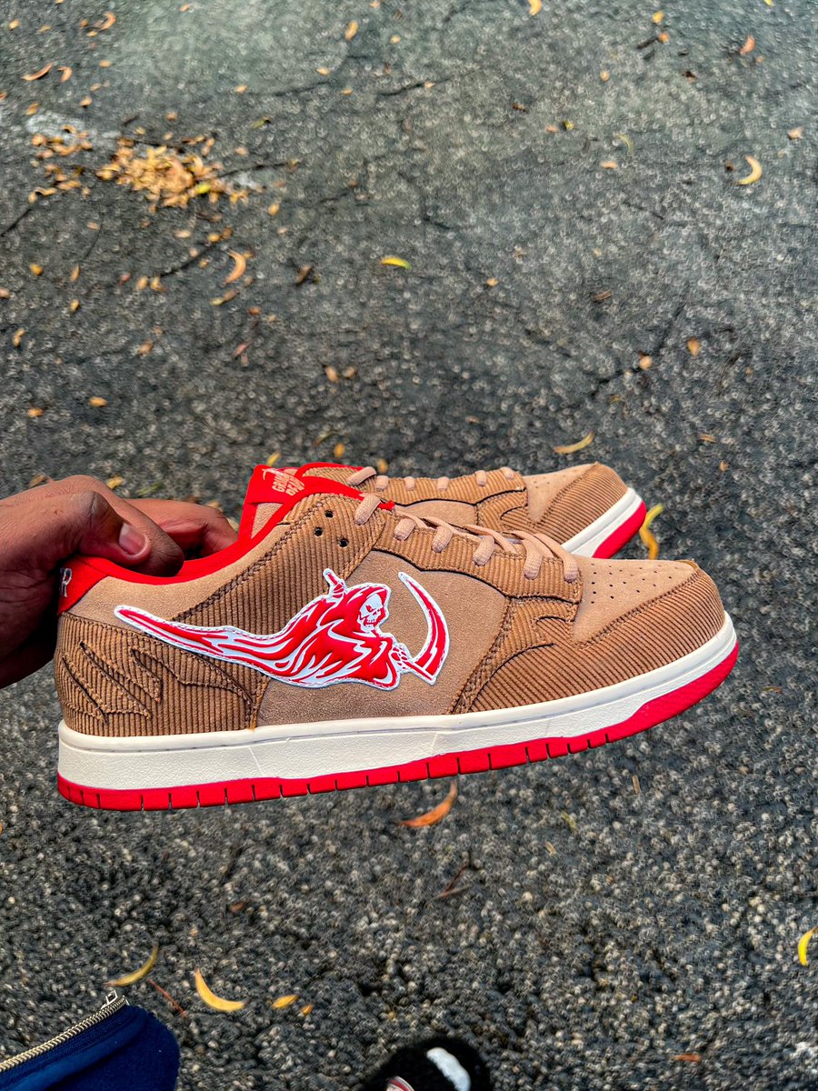 sole3oy's tweet photo. Kit Kat 🍫 Air Reapers RT if you want em. https://t.co/ii5njeRNAp