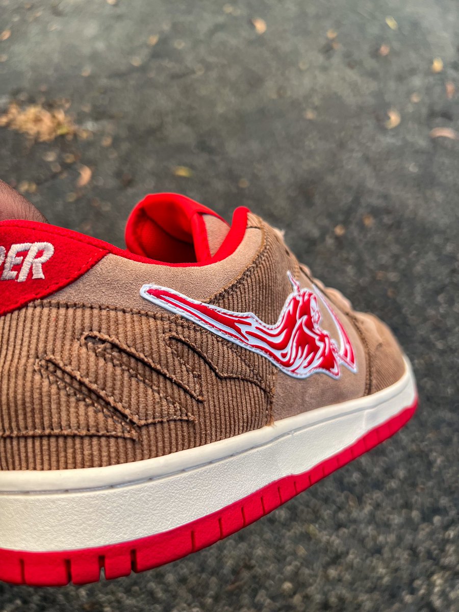 sole3oy's tweet photo. Kit Kat 🍫 Air Reapers RT if you want em. https://t.co/ii5njeRNAp