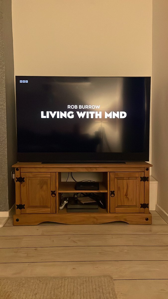 Oliver Holmes tweet media