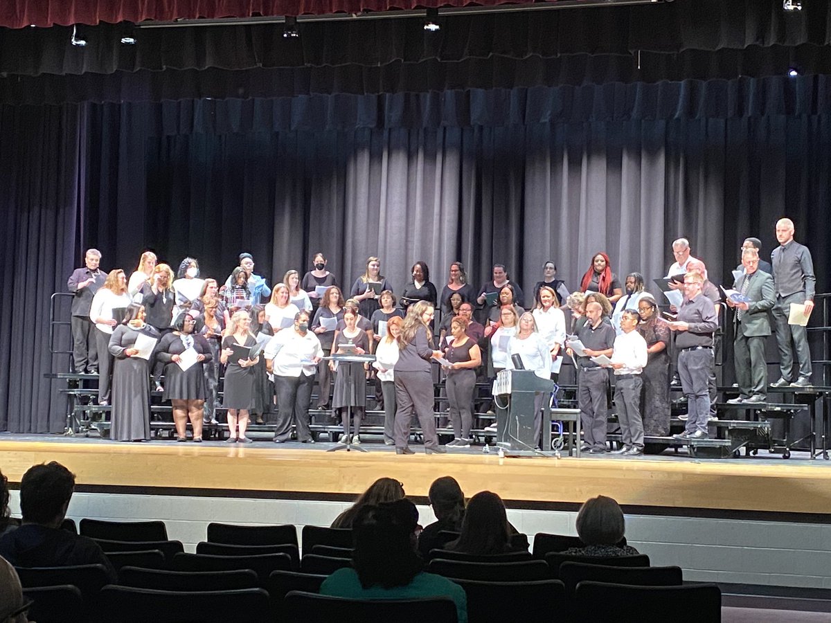 Niesha_Wither's tweet photo. Our School of the Arts Educators did an OUTSTANDING job this afternoon during @CumberlandCoSch First Annual Arts Educator’s Showcase! Representing @71sthighccs #talentededucators https://t.co/yAGL59H5jR