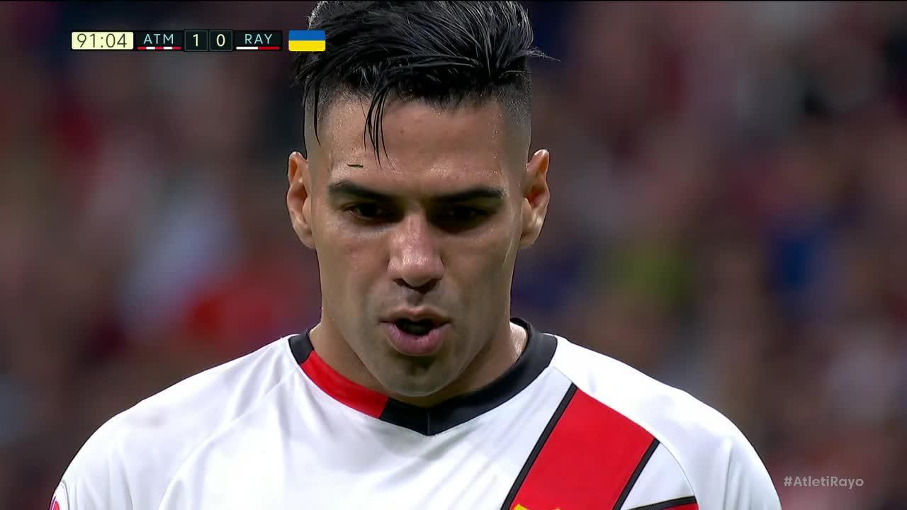 Falcao scores the penalty in stoppage time against his former club 🎯”