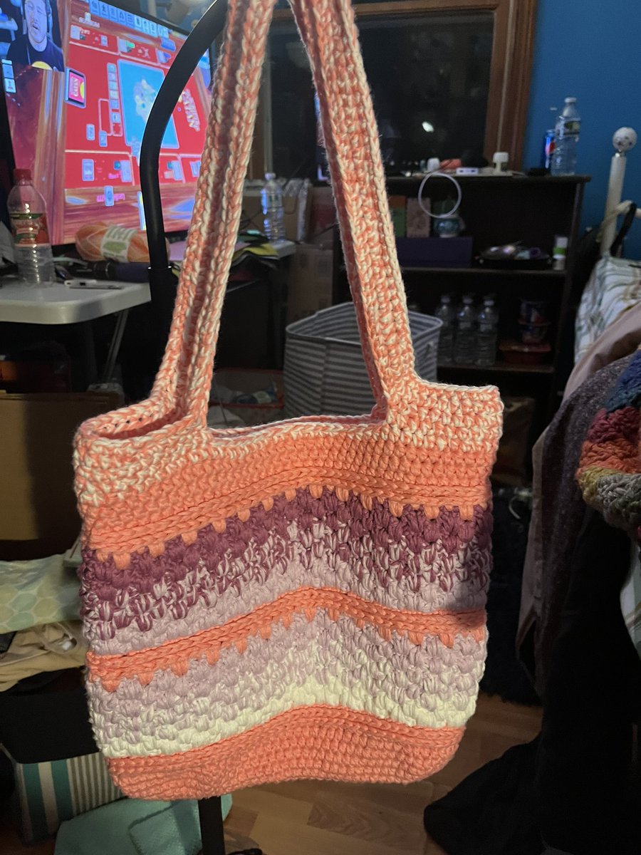 IceCreamCraftin's tweet photo. Took a break from slugs to make the cute Northern Forest Tote bag by @ALilLoopy to use up some extra cotton yarn I had. Love this pattern and these colors together are 😍
.
.
.
. 
#crocheter #yarn #crochetproject #crochet #queercreater #northernforesttote https://t.co/PXawCoXVsl