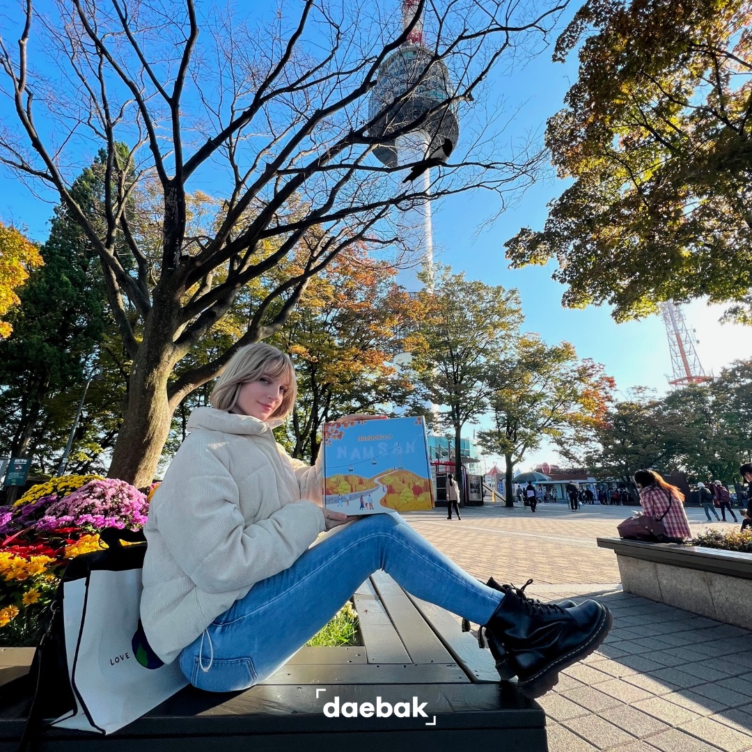 daebakbox's tweet photo. The wait is almost over! 📦 ✈️ Can you guess where these lovely #daebakinterns are at? 

Get your Daebak Box at https://t.co/tF2cCeMsss

#daebak #daebakbox #getdaebak #fallbox #fall #subscription #subscriptionbox #koreansubscription #namsan #namsantower #seoul #southkorea https://t.co/hdoTRJZOg3