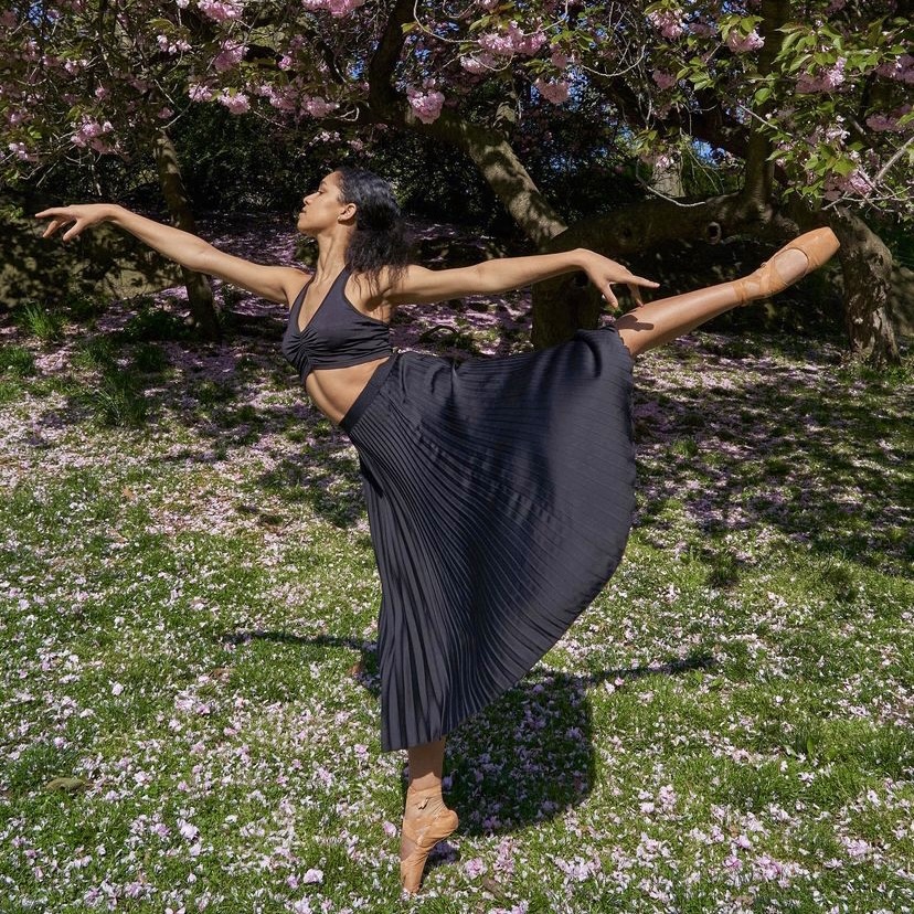 How's your Arabesque looking this week?🩰  Don't forget to tag us in your photos!

Here's the beautiful Lua blossoming in our Grace pointe shoes

#BLOCH #PointeShoes #Arabesque #DancePose
