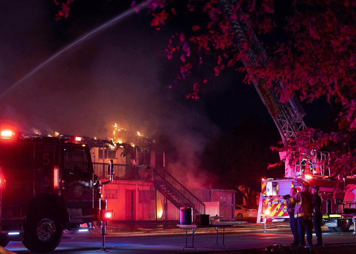 SiddonsMartin's tweet photo. Photos of Grand Prairie FD working at a recent 3 alarm apartment fire. #PierceOnScene #PierceFleet #PiercePerformance https://t.co/0CyoWbo5hf