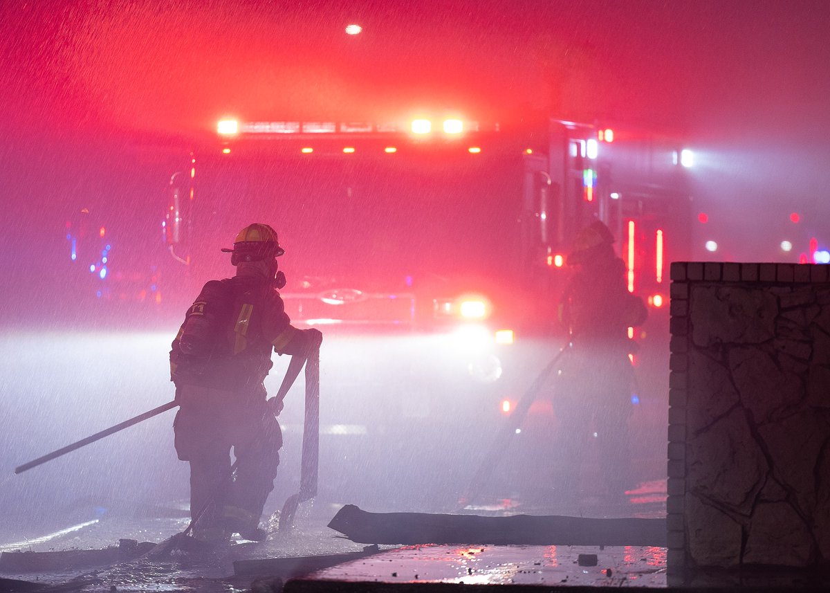 SiddonsMartin's tweet photo. Photos of Grand Prairie FD working at a recent 3 alarm apartment fire. #PierceOnScene #PierceFleet #PiercePerformance https://t.co/0CyoWbo5hf