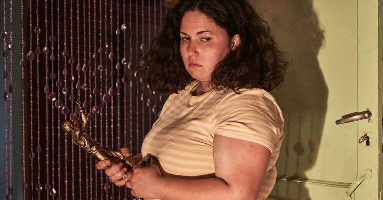 lucasdorefugio's tweet photo. Se você quer ver um bom filme de terror com “romance” improvável e cheio de dilemas, mas que não seja forçado e superficial como alguns filmes aí, assistam “Piggy”, produção espanhola que fala de forma criativa e bastante sombria sobre bullying, saúde mental e serial killer. https://t.co/NxfNcaq8C6