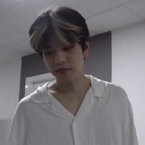 yunasdoll's tweet photo. stray kids collarbones &amp; neck collection, a thread because we all need it ੈ✩‧₊˚ https://t.co/7KG4ulybx2