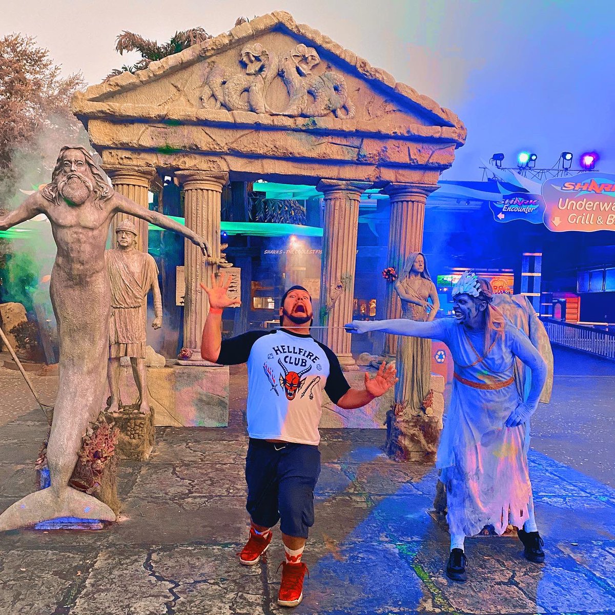 TuckBeck's tweet photo. Beware The Statues, For They Come To Life. Whenever You Celebrate Halloween At Night… Every Day Is Halloween!!! 🪦🖤🪦
.
#HowlOScreamOrlando #SeaWorld 
#Spooky #SeaWorldHowlOScream
#HowlOScream #OrlandoFlorida
#SeaWorldOrlando #Halloween
#HowlOScreamBucketList 🖤 https://t.co/wXSI0h5nuh