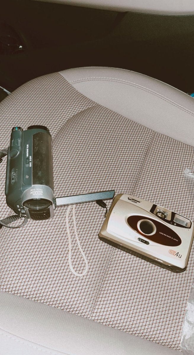 albraa1980's tweet photo. @iih4u وكمان موجود كتاب امي حق الثانوية تقريباً له ٤٠ سنه 😅🥺 https://t.co/slGKOEHtsz